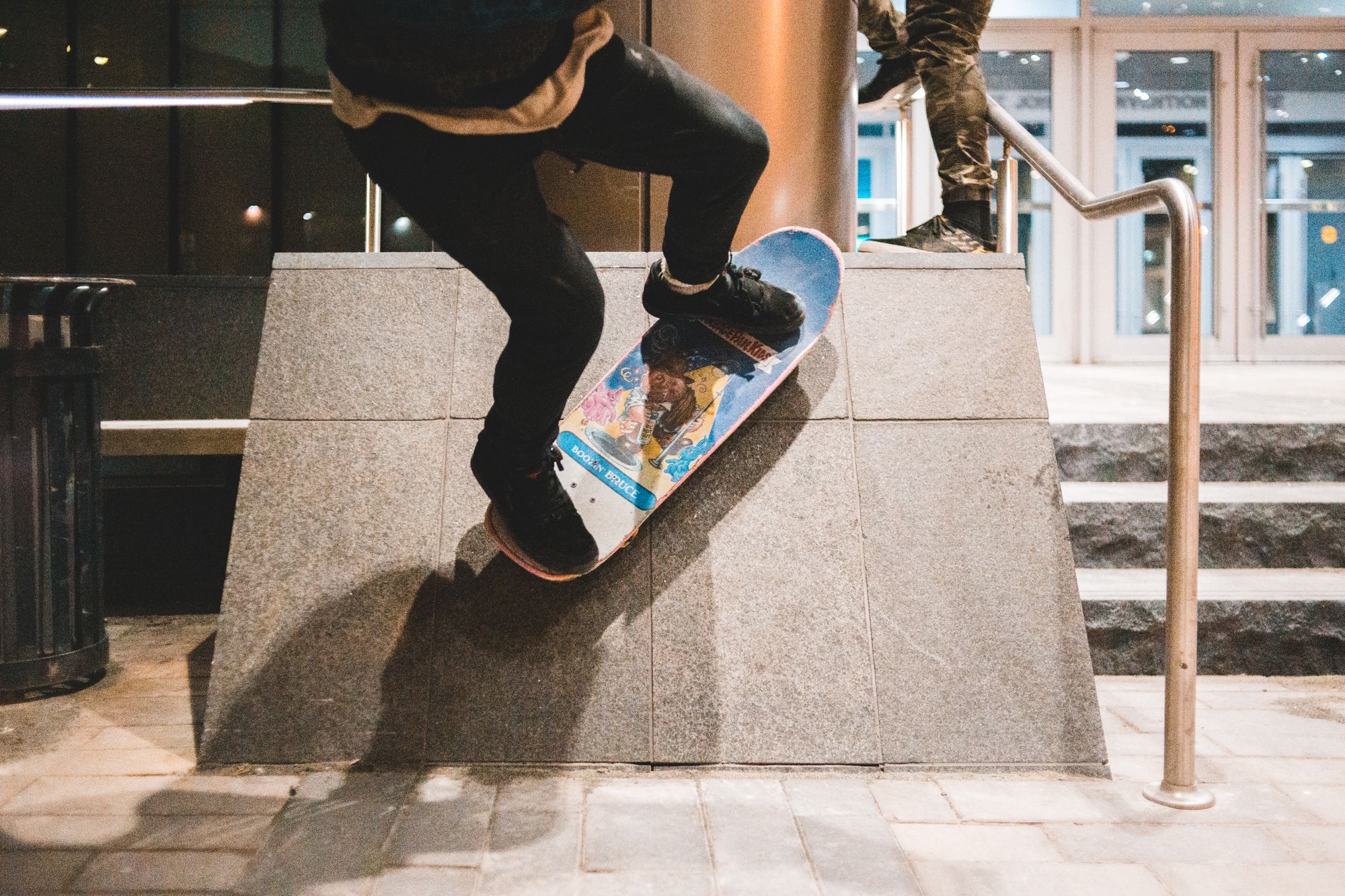 Skateboarder auf Miniramp